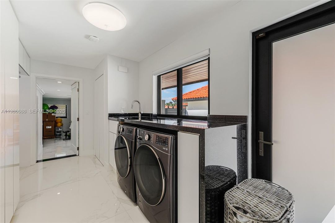 For Sale: $3,490,000 (5 beds, 4 baths, 3567 Square Feet)