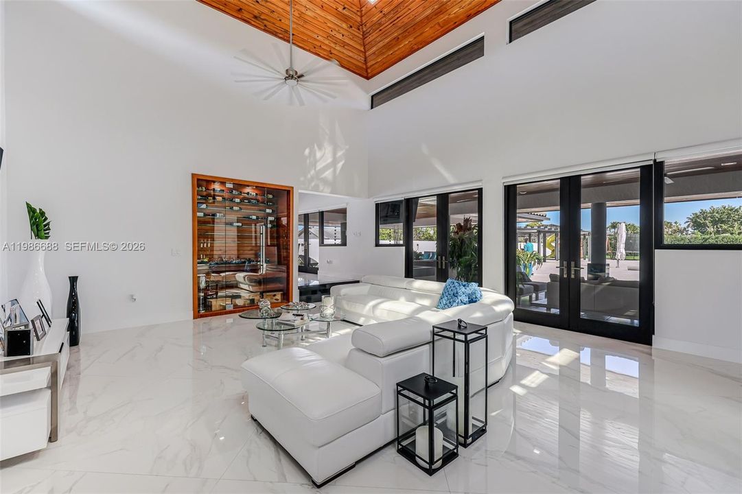 For Sale: $3,490,000 (5 beds, 4 baths, 3567 Square Feet)