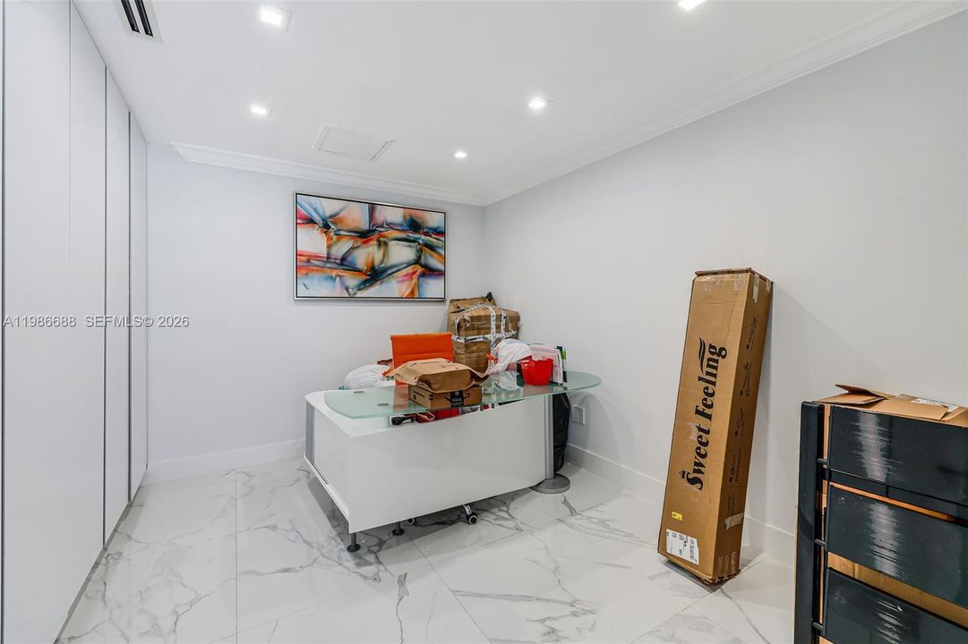 For Sale: $3,490,000 (5 beds, 4 baths, 3567 Square Feet)