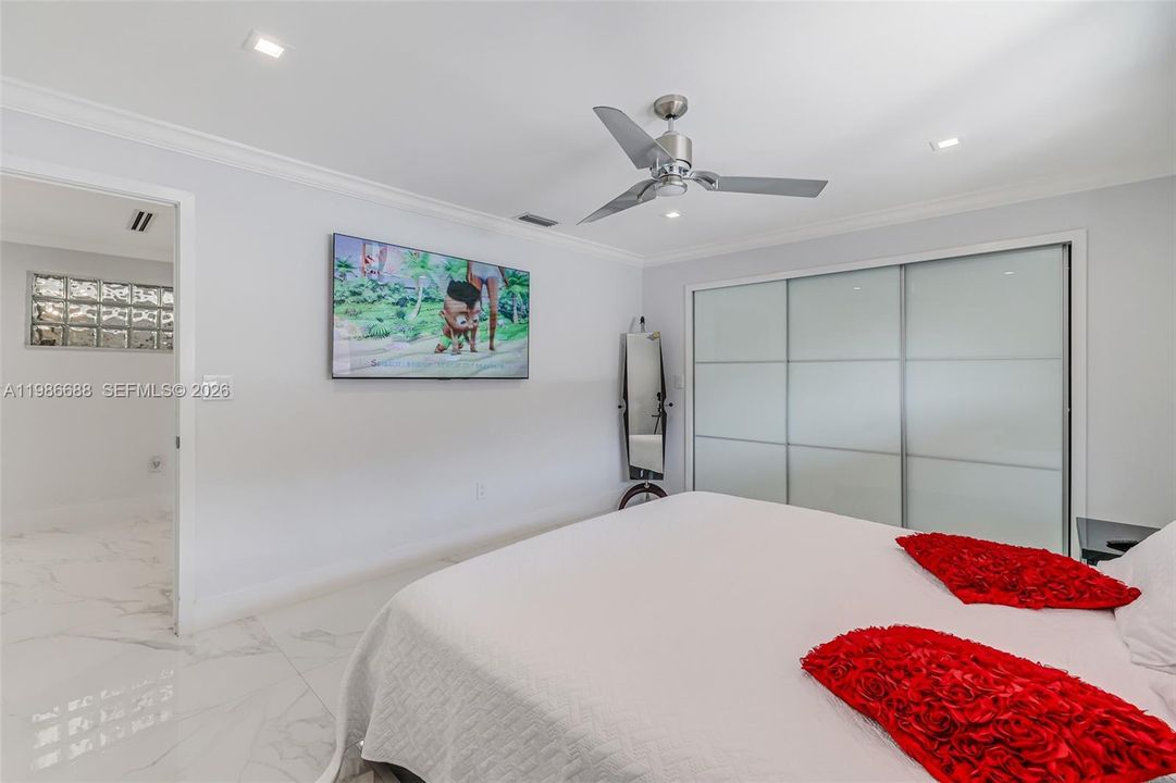 For Sale: $3,490,000 (5 beds, 4 baths, 3567 Square Feet)