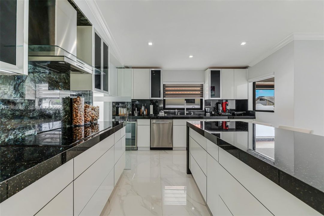 For Sale: $3,490,000 (5 beds, 4 baths, 3567 Square Feet)