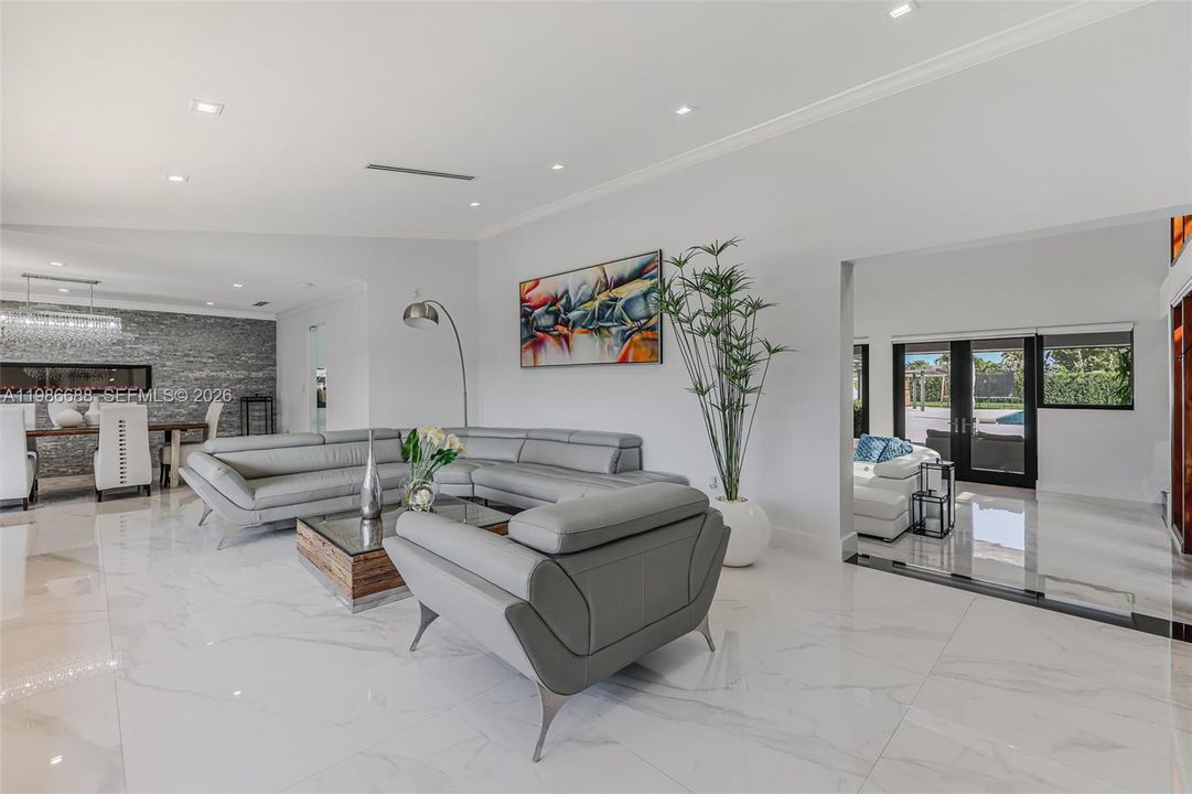 For Sale: $3,490,000 (5 beds, 4 baths, 3567 Square Feet)