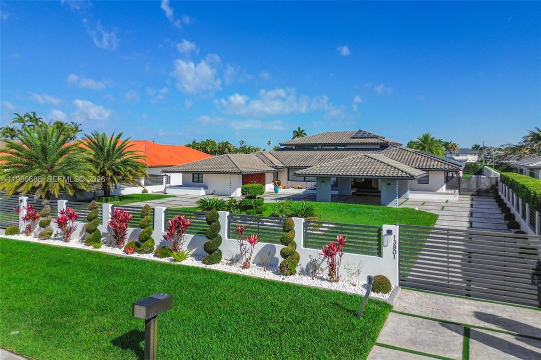 For Sale: $3,490,000 (5 beds, 4 baths, 3567 Square Feet)