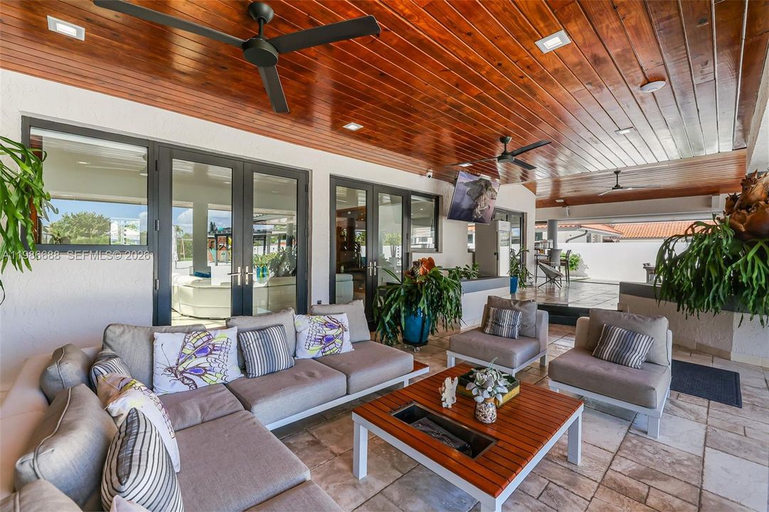 For Sale: $3,490,000 (5 beds, 4 baths, 3567 Square Feet)