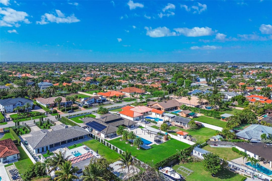 For Sale: $3,490,000 (5 beds, 4 baths, 3567 Square Feet)