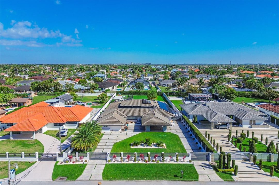 For Sale: $3,490,000 (5 beds, 4 baths, 3567 Square Feet)