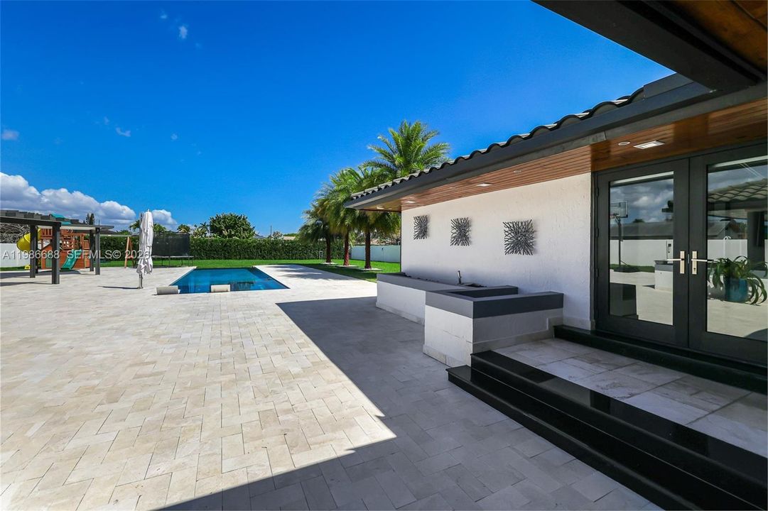 For Sale: $3,490,000 (5 beds, 4 baths, 3567 Square Feet)