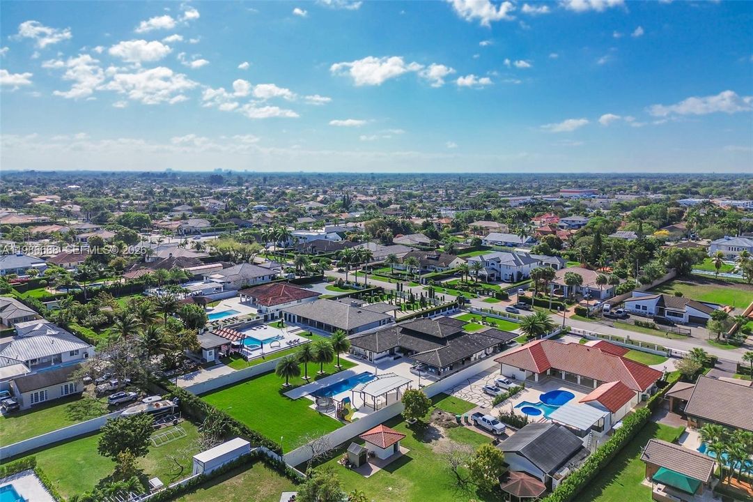 For Sale: $3,490,000 (5 beds, 4 baths, 3567 Square Feet)