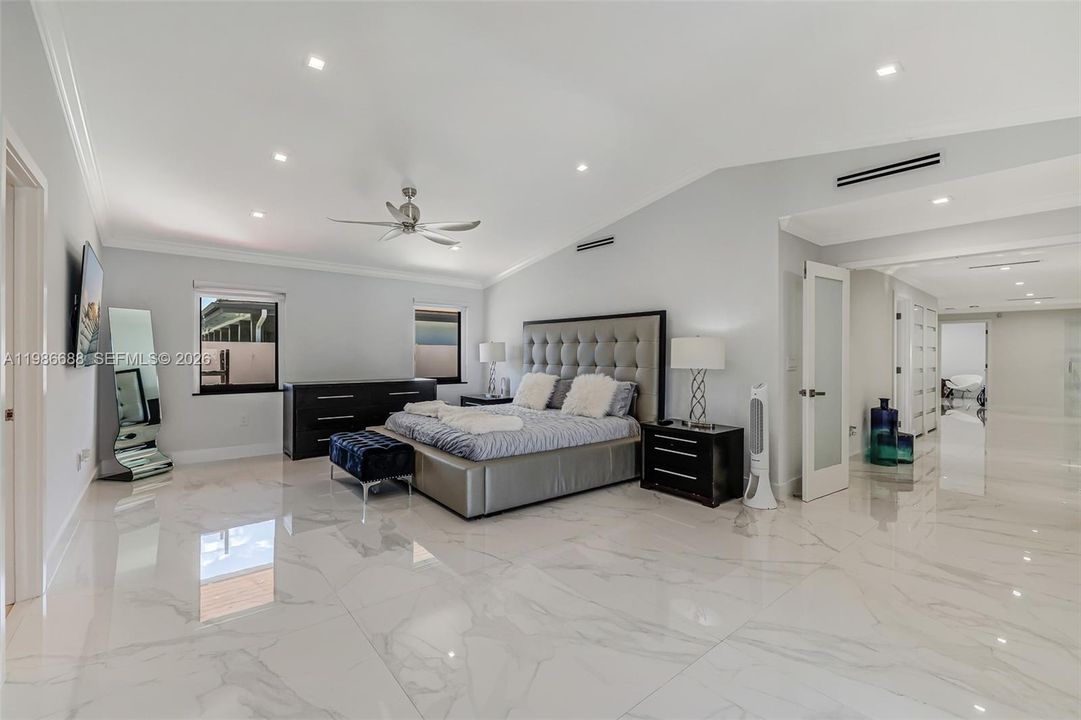 For Sale: $3,490,000 (5 beds, 4 baths, 3567 Square Feet)