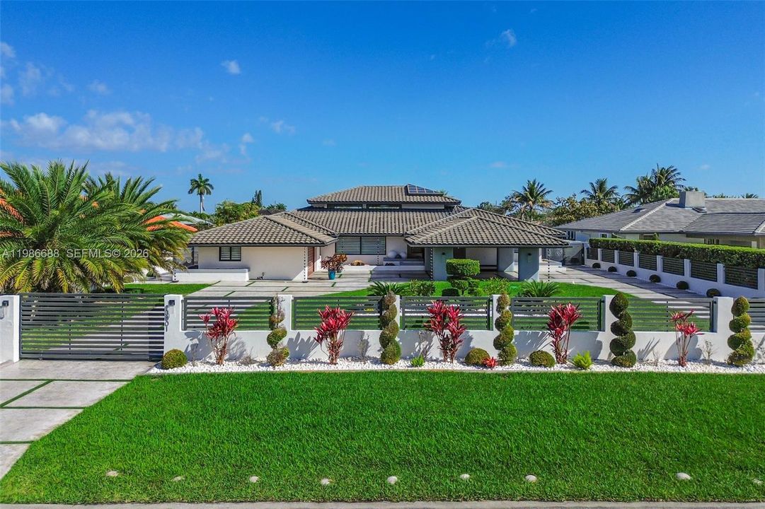 For Sale: $3,490,000 (5 beds, 4 baths, 3567 Square Feet)