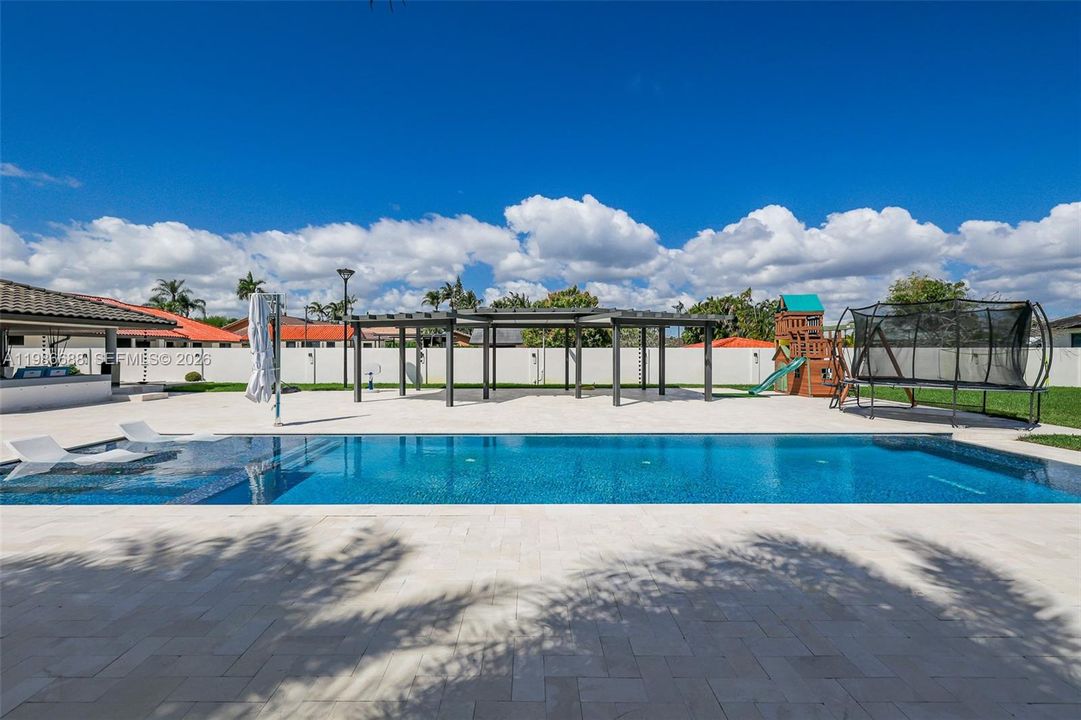 For Sale: $3,490,000 (5 beds, 4 baths, 3567 Square Feet)