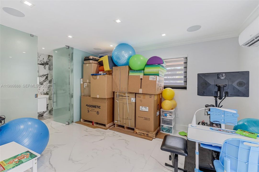 For Sale: $3,490,000 (5 beds, 4 baths, 3567 Square Feet)