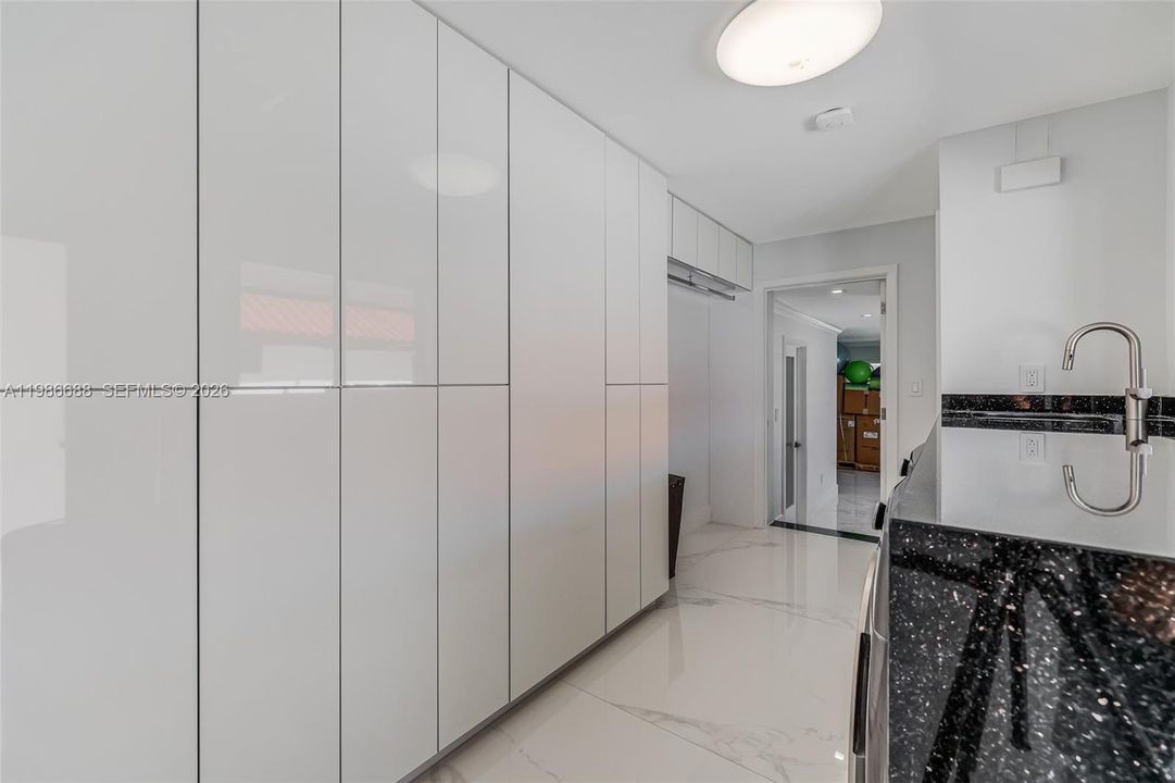 For Sale: $3,490,000 (5 beds, 4 baths, 3567 Square Feet)