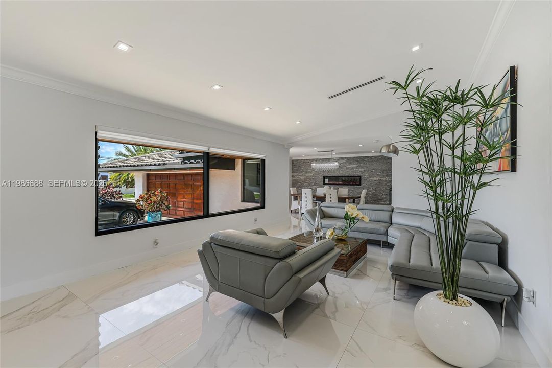 For Sale: $3,490,000 (5 beds, 4 baths, 3567 Square Feet)
