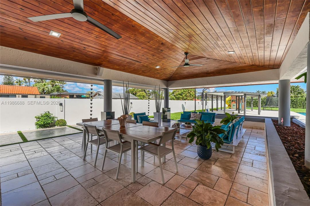 For Sale: $3,490,000 (5 beds, 4 baths, 3567 Square Feet)