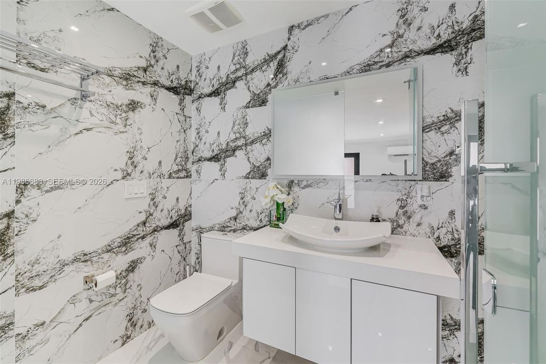 For Sale: $3,490,000 (5 beds, 4 baths, 3567 Square Feet)