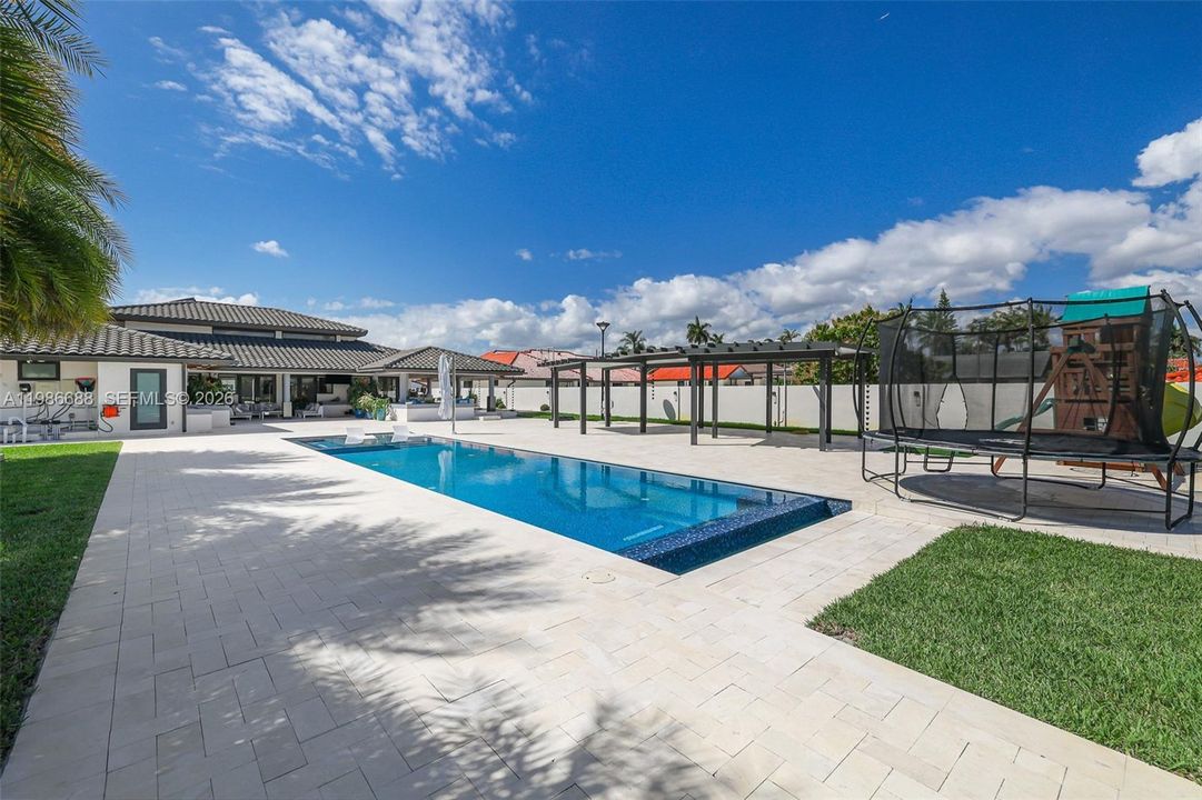 For Sale: $3,490,000 (5 beds, 4 baths, 3567 Square Feet)
