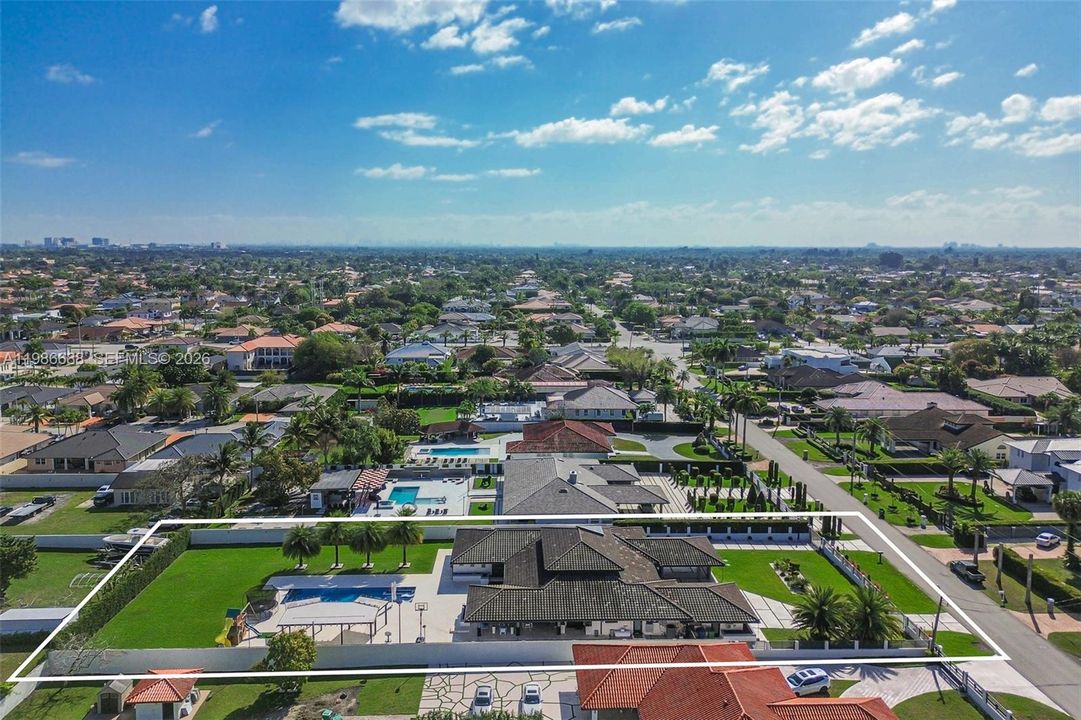 For Sale: $3,490,000 (5 beds, 4 baths, 3567 Square Feet)