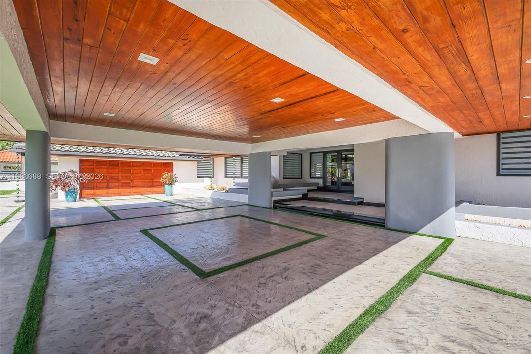 For Sale: $3,490,000 (5 beds, 4 baths, 3567 Square Feet)