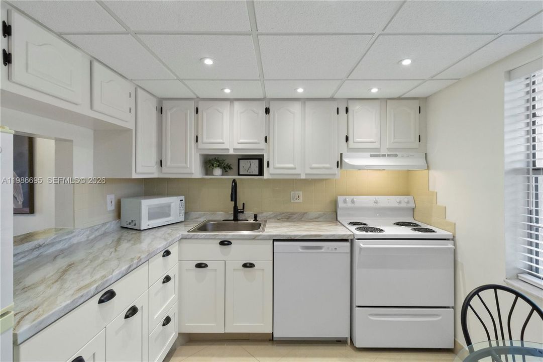 En Venta: $159,000 (2 camas, 2 baños, 925 Pies cuadrados)
