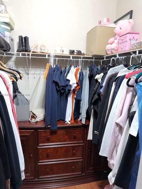 Recientemente alquilado: $5,999 (4 camas, 3 baños, 2984 Pies cuadrados)