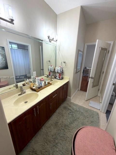 Recientemente alquilado: $5,999 (4 camas, 3 baños, 2984 Pies cuadrados)