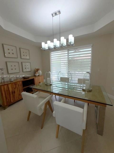 Recientemente alquilado: $5,999 (4 camas, 3 baños, 2984 Pies cuadrados)