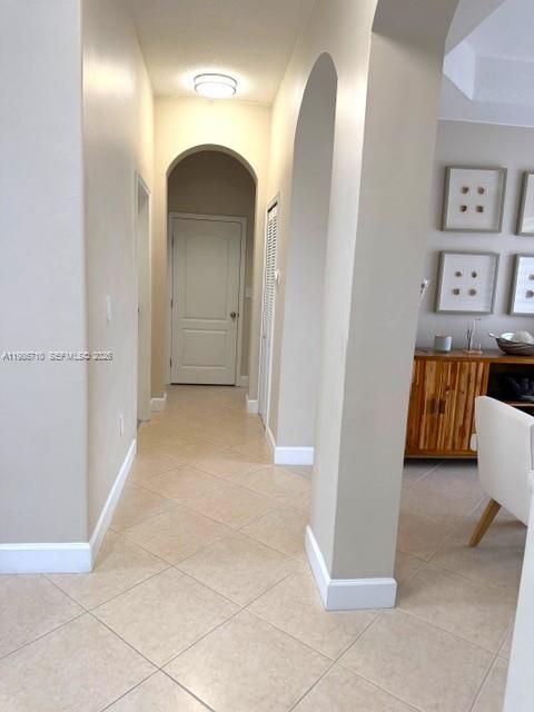 Recientemente alquilado: $5,999 (4 camas, 3 baños, 2984 Pies cuadrados)