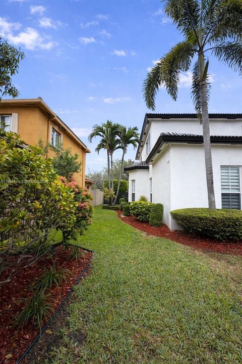 Recientemente alquilado: $5,999 (4 camas, 3 baños, 2984 Pies cuadrados)