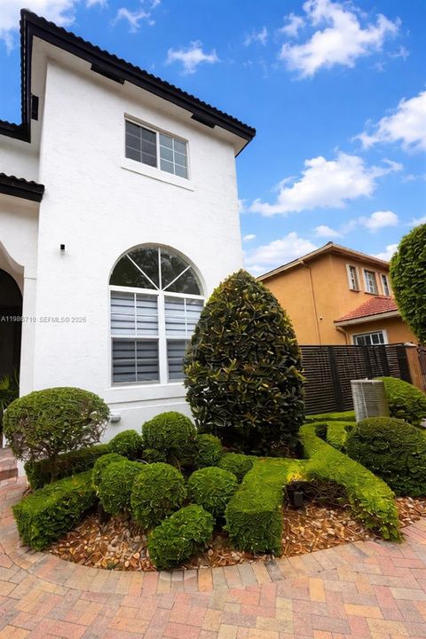Recientemente alquilado: $5,999 (4 camas, 3 baños, 2984 Pies cuadrados)