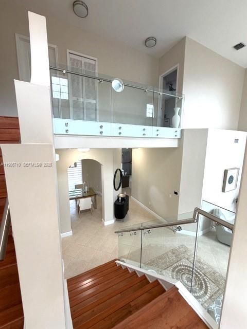 Recientemente alquilado: $5,999 (4 camas, 3 baños, 2984 Pies cuadrados)