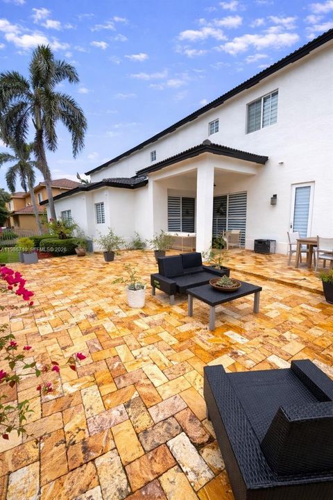 Recientemente alquilado: $5,999 (4 camas, 3 baños, 2984 Pies cuadrados)