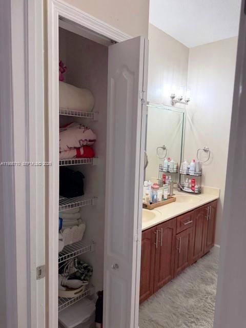 Recientemente alquilado: $5,999 (4 camas, 3 baños, 2984 Pies cuadrados)