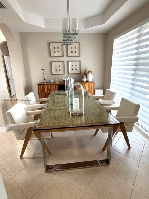 Recientemente alquilado: $5,999 (4 camas, 3 baños, 2984 Pies cuadrados)