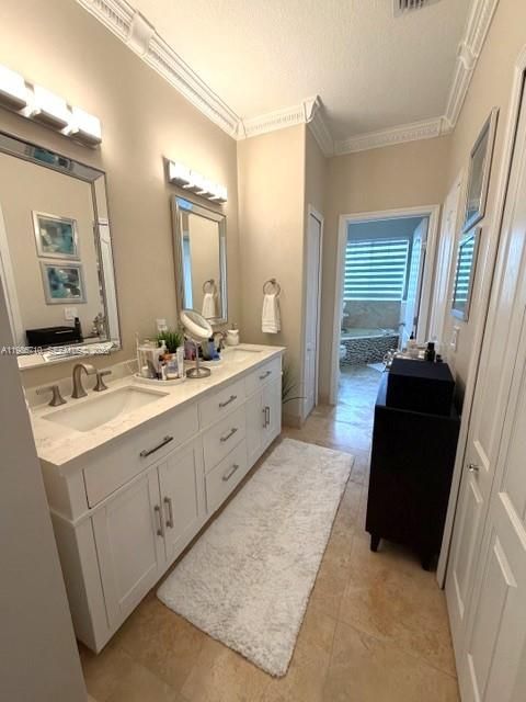 Recientemente alquilado: $5,999 (4 camas, 3 baños, 2984 Pies cuadrados)