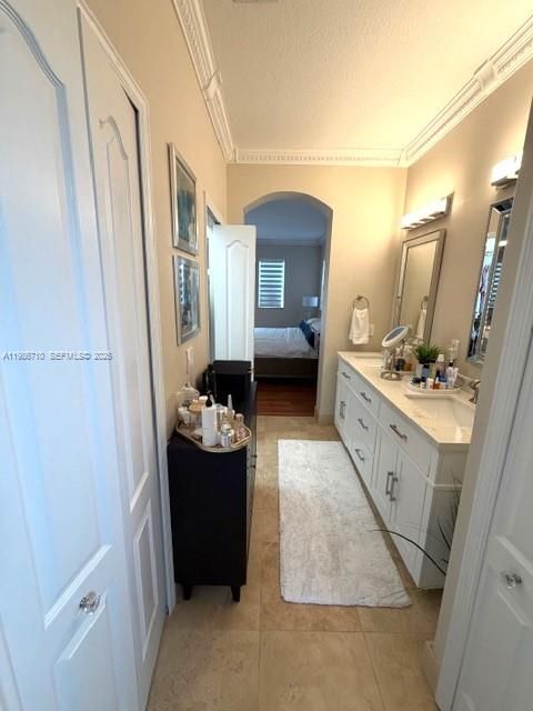 Recientemente alquilado: $5,999 (4 camas, 3 baños, 2984 Pies cuadrados)