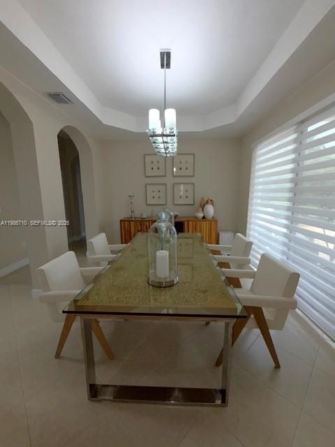 Recientemente alquilado: $5,999 (4 camas, 3 baños, 2984 Pies cuadrados)