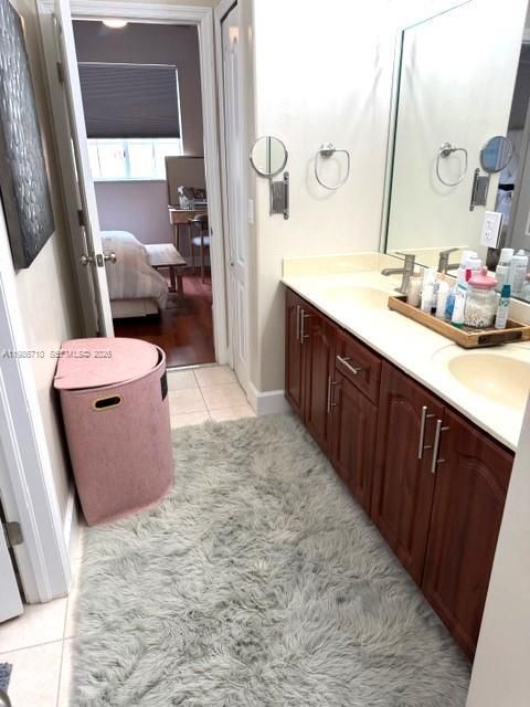 Recientemente alquilado: $5,999 (4 camas, 3 baños, 2984 Pies cuadrados)
