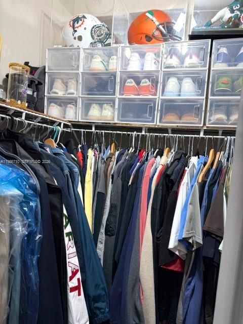 Recientemente alquilado: $5,999 (4 camas, 3 baños, 2984 Pies cuadrados)