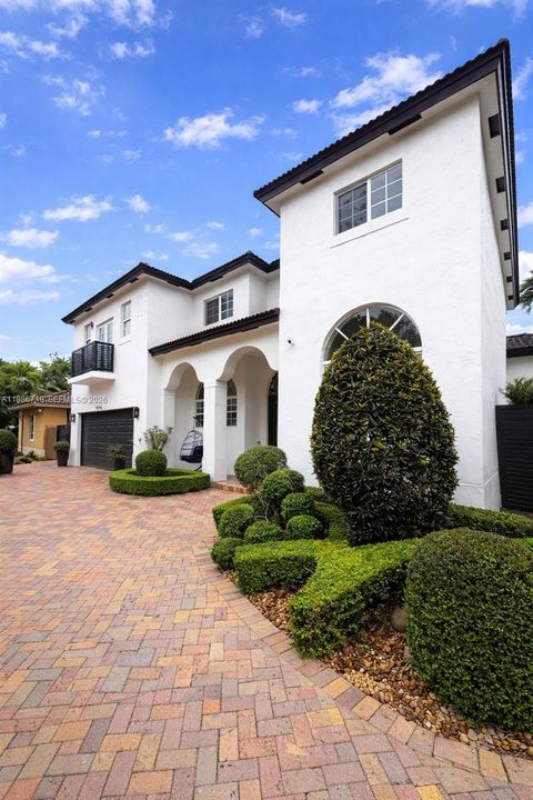 Recientemente alquilado: $5,999 (4 camas, 3 baños, 2984 Pies cuadrados)