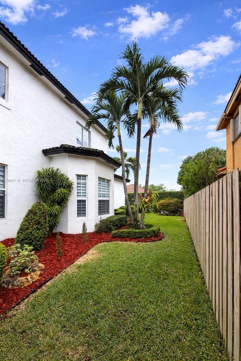 Recientemente alquilado: $5,999 (4 camas, 3 baños, 2984 Pies cuadrados)