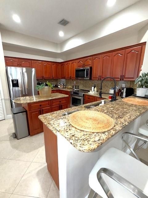 Recientemente alquilado: $5,999 (4 camas, 3 baños, 2984 Pies cuadrados)