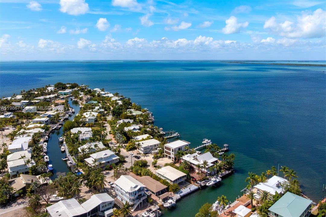 En Venta: $4,799,000 (4 camas, 3 baños, 3325 Pies cuadrados)