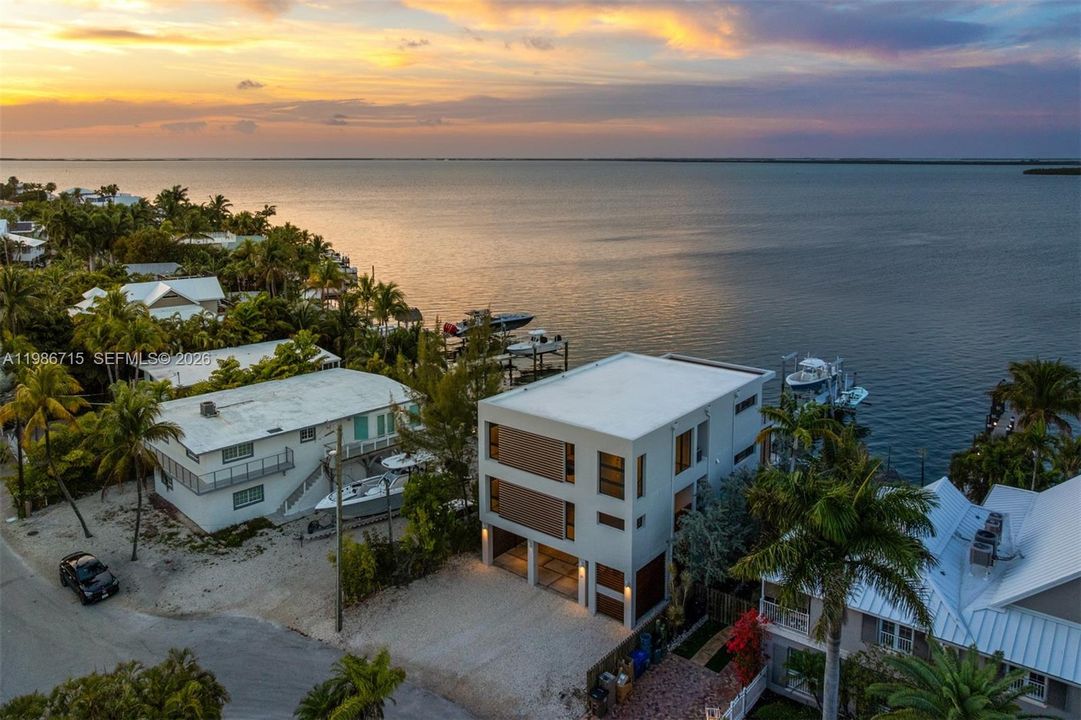 En Venta: $4,799,000 (4 camas, 3 baños, 3325 Pies cuadrados)