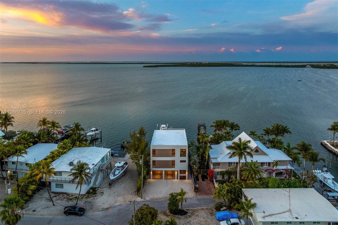 En Venta: $4,799,000 (4 camas, 3 baños, 3325 Pies cuadrados)