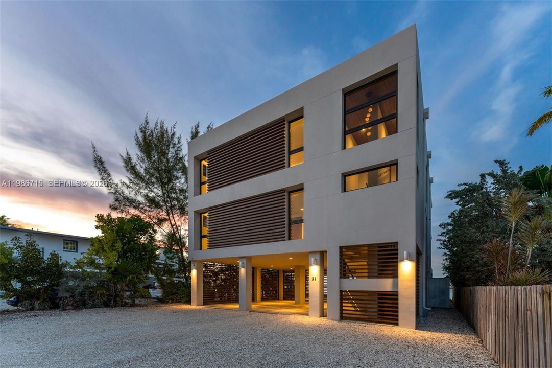 En Venta: $4,799,000 (4 camas, 3 baños, 3325 Pies cuadrados)