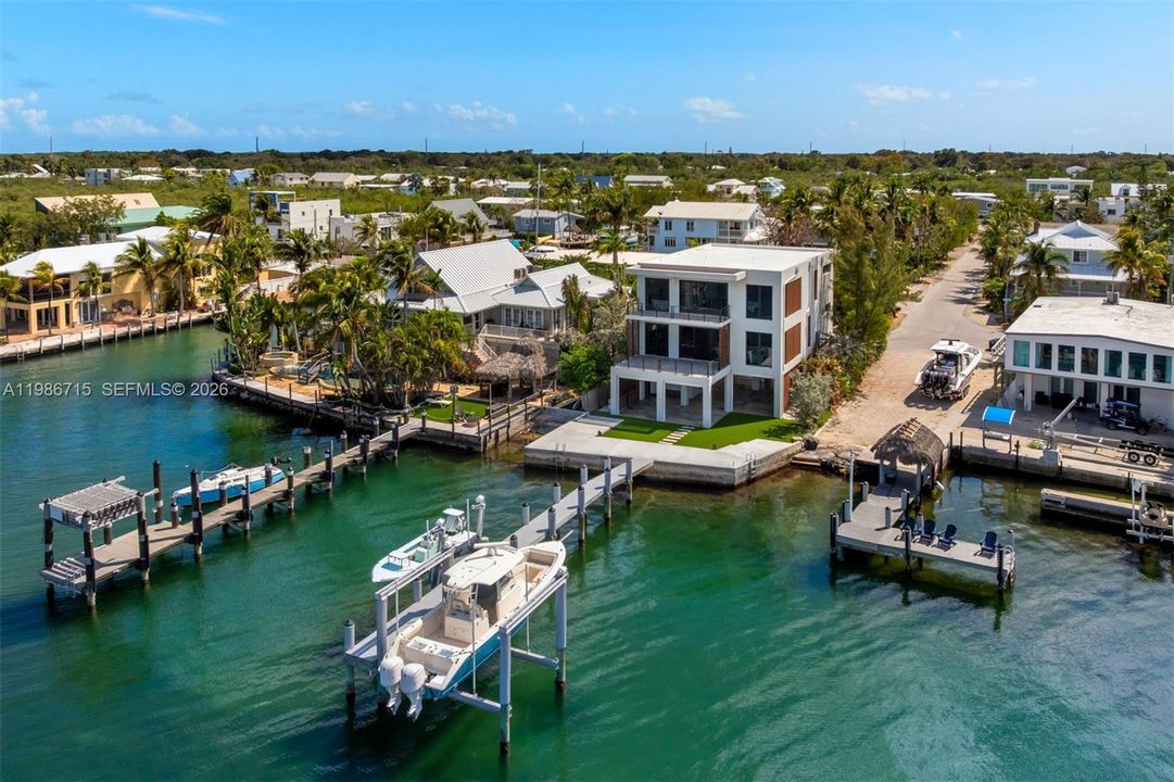 En Venta: $4,799,000 (4 camas, 3 baños, 3325 Pies cuadrados)