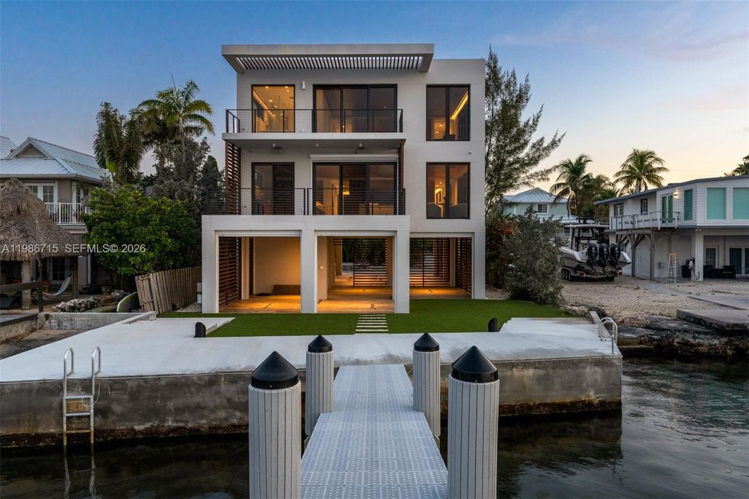 En Venta: $4,799,000 (4 camas, 3 baños, 3325 Pies cuadrados)