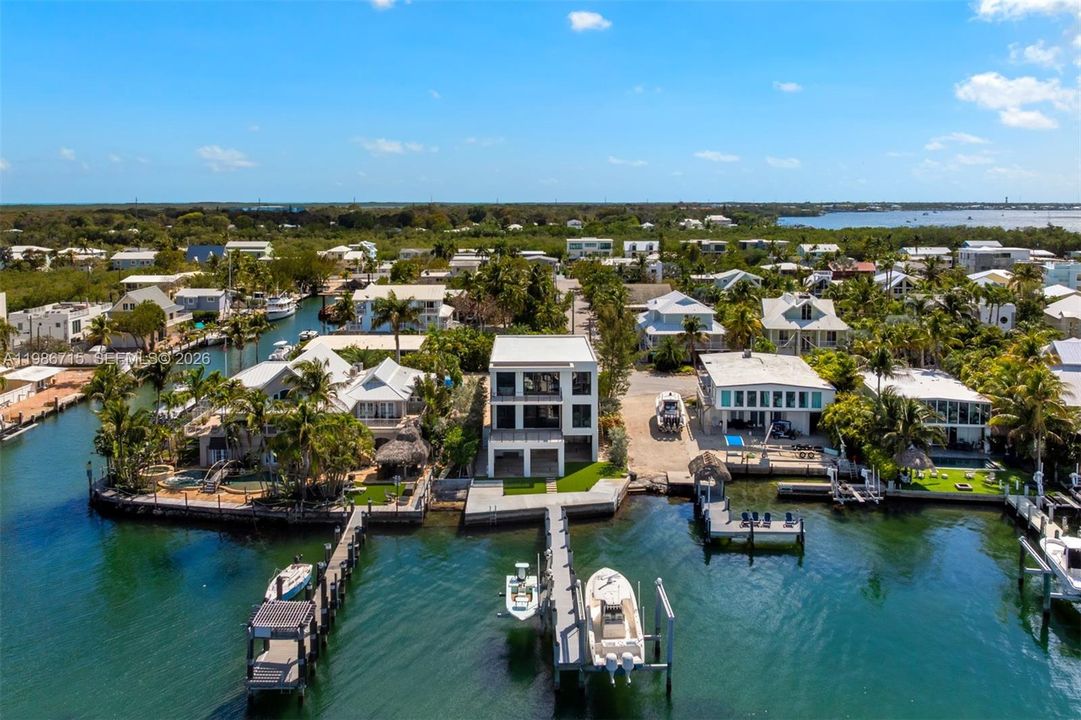 En Venta: $4,799,000 (4 camas, 3 baños, 3325 Pies cuadrados)