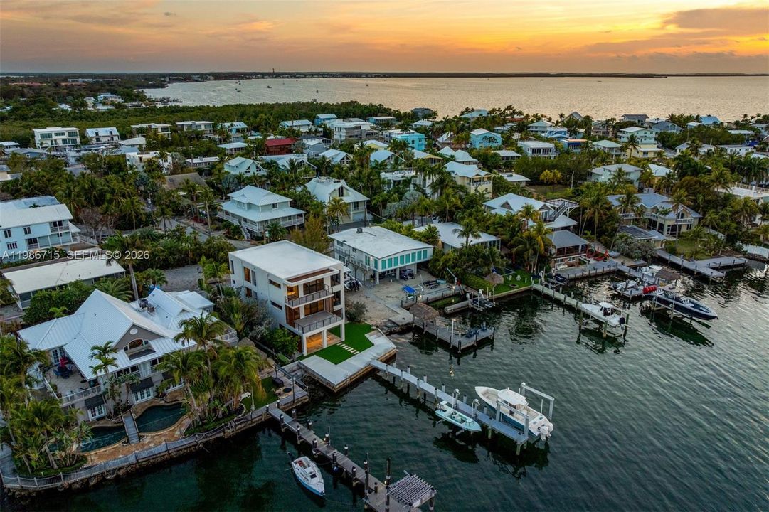 En Venta: $4,799,000 (4 camas, 3 baños, 3325 Pies cuadrados)